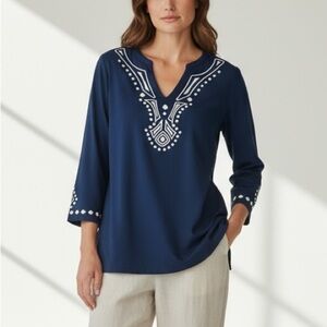Escapada Split V-Neck Embroidered Long Sleeve Tunic